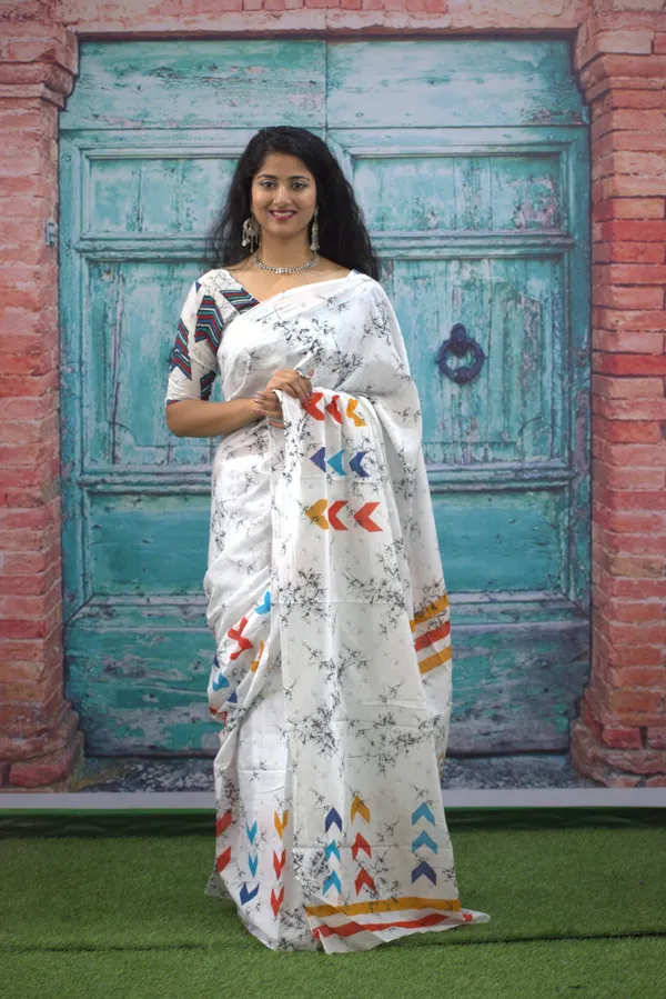 Elegant_White_Abstract_Arrow_Printed_Mulmul_Cotton_Saree