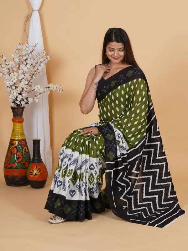 Green_&_Black_Ikat_Style_Printed_Cotton_Saree_with_Contrast_Pallu