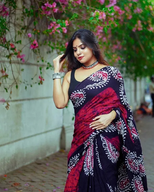 Handcrafted_Magenta_&_Black_Batik_Print_Mulmul_Cotton_Saree_|_Softspun_Fabrics