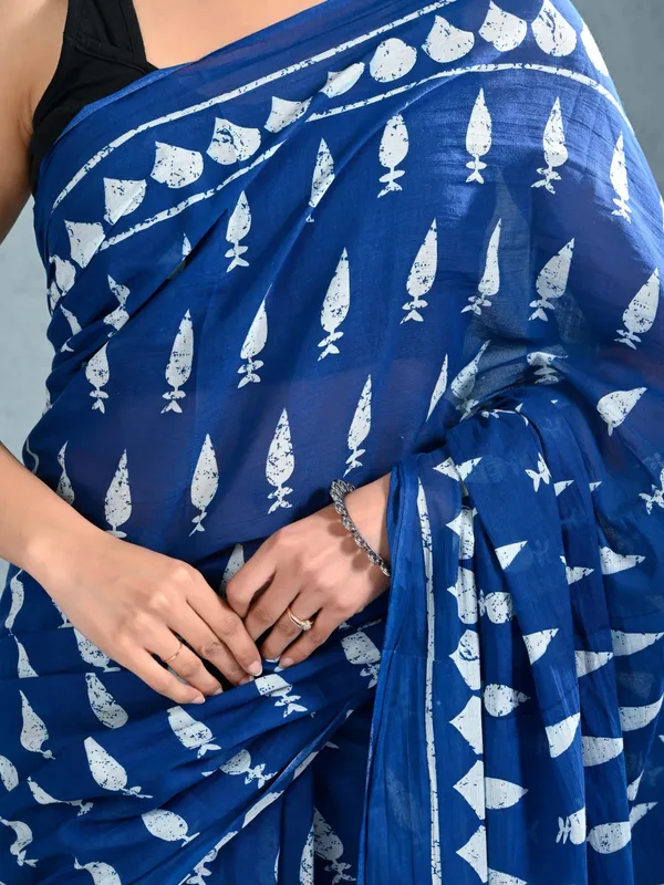 Indigo_Blue_Leaf_Printed_Cotton_Saree_for_Women_|_Traditional_Block_Print_Soft_Cotton_Saree_|_Elegant_Ethnic_Wear