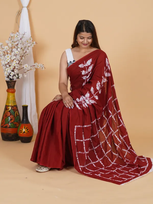 Maroon_Cotton_Bandhani_Style_Printed_Saree_with_White_Paisley_Design