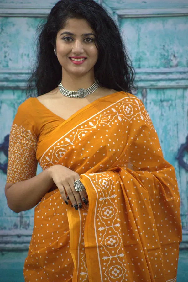 Mustard_Yellow_Ethnic_Printed_Saree_with_Traditional_Border