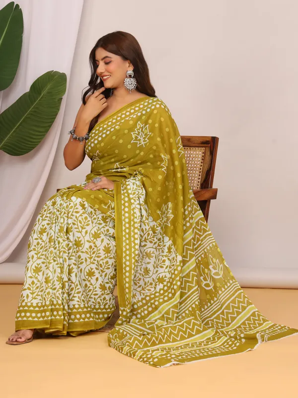 Mustard_Yellow_Floral_Printed_Cotton_Saree_with_Ethnic_Border_|_Elegant_Designer_Saree_for_Women