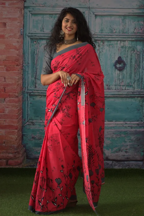 Red_Floral_Printed_Saree_with_Grey_Designer_Border