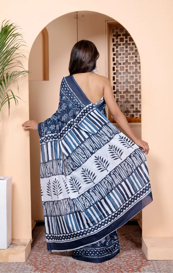 Soft_Mulmul_Cotton_Blue_Printed_Saree_with_Contrast_Designer_Pallu