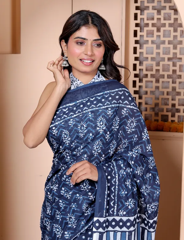 Soft_Mulmul_Cotton_Blue_Printed_Saree_with_Contrast_Designer_Pallu