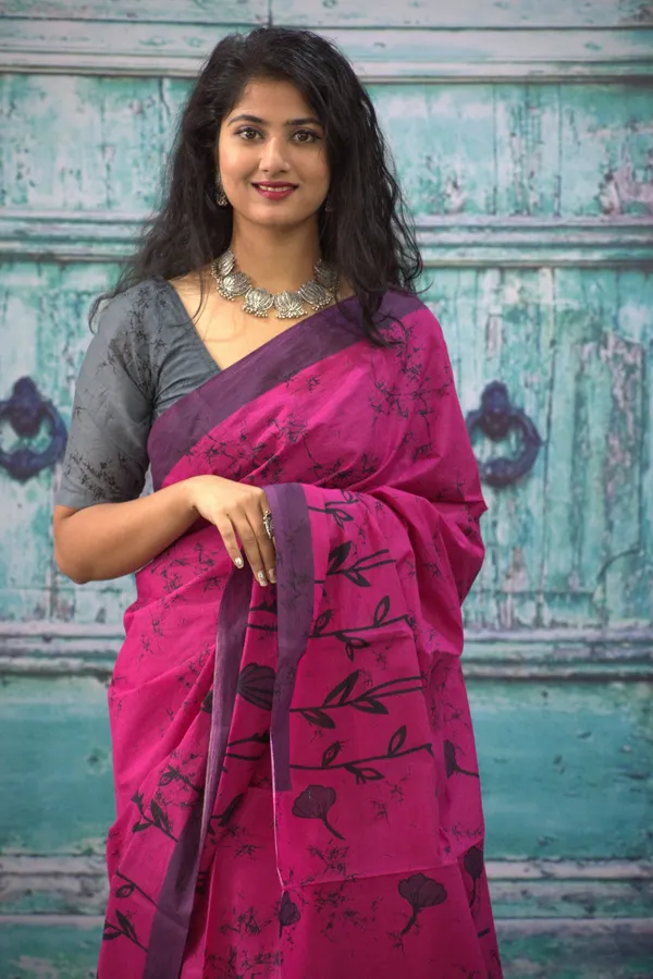 Soft_Mulmul_Magenta_Saree_with_Floral_Print_&_Border