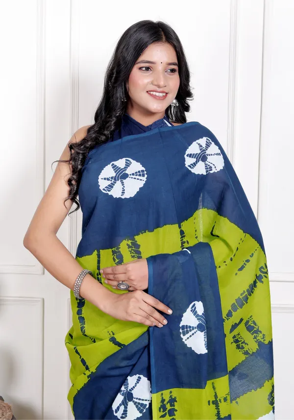 Stylish_Blue_&_Green_Printed_Saree_with_Abstract_Design
