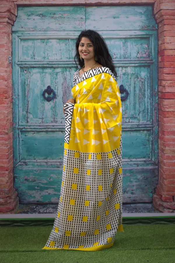 Sunshine_Geometric_Triangle_Print_Mulmul_Cotton_Saree_with_Designer_Pallu