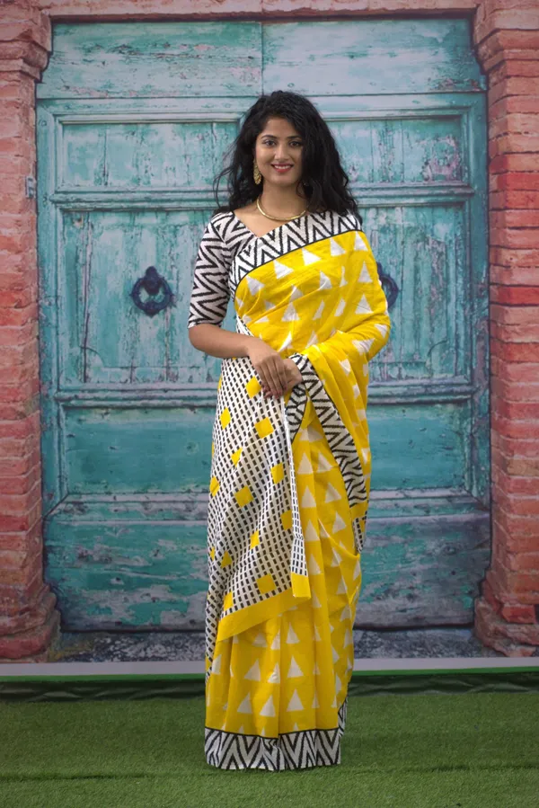 Sunshine_Geometric_Triangle_Print_Mulmul_Cotton_Saree_with_Designer_Pallu