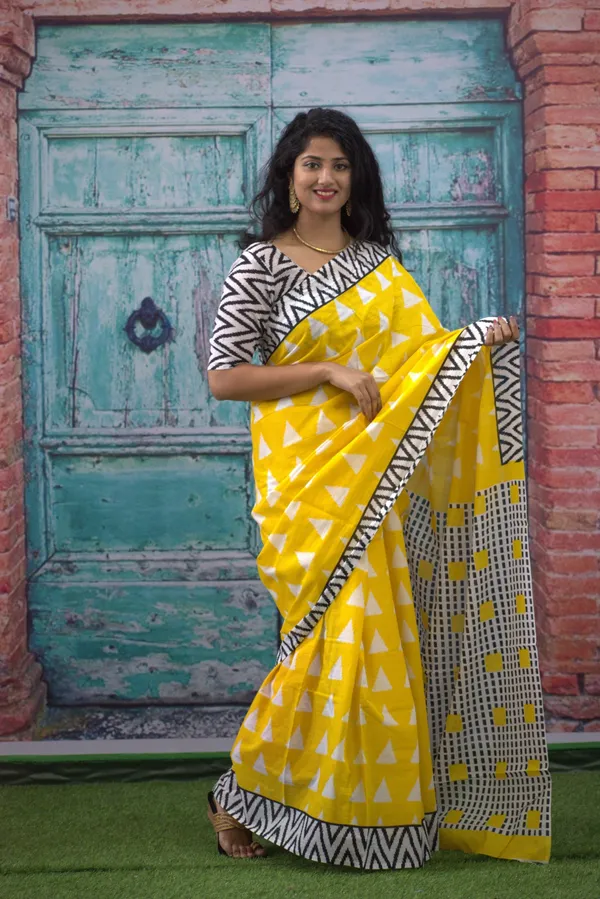 Sunshine_Geometric_Triangle_Print_Mulmul_Cotton_Saree_with_Designer_Pallu