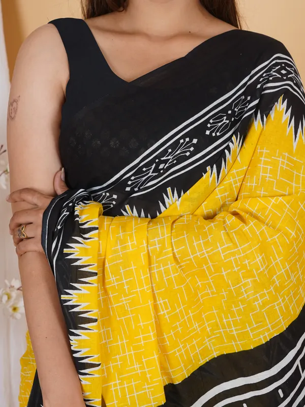 Sunshine_Yellow_Printed_Cotton_Saree_With_Black_Designer_Pallu