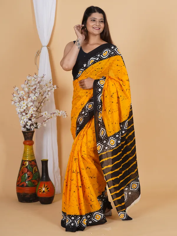 Sunshine_Yellow_&_Black_Half-Half_Printed_Cotton_Saree