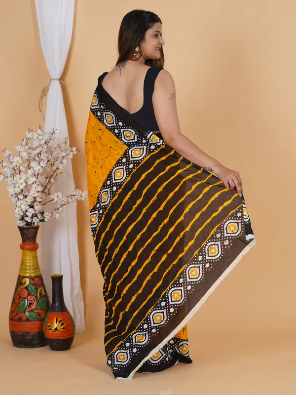 Sunshine_Yellow_&_Black_Half-Half_Printed_Cotton_Saree
