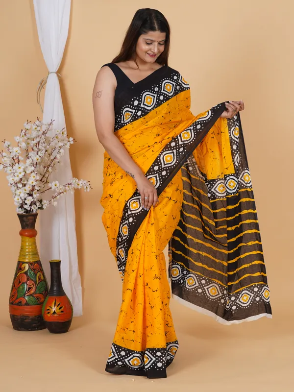 Sunshine_Yellow_&_Black_Half-Half_Printed_Cotton_Saree