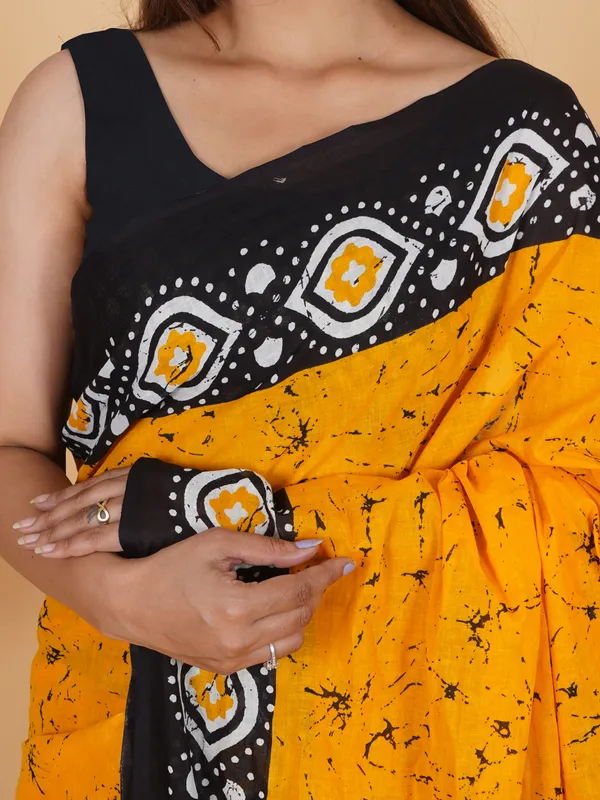 Sunshine_Yellow_&_Black_Half-Half_Printed_Cotton_Saree