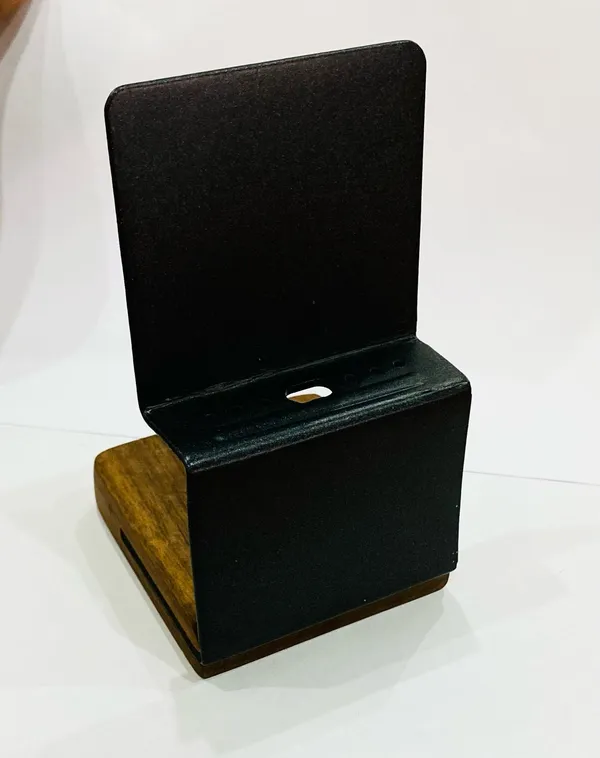 Arlo_Smartphone_Dock_Stand