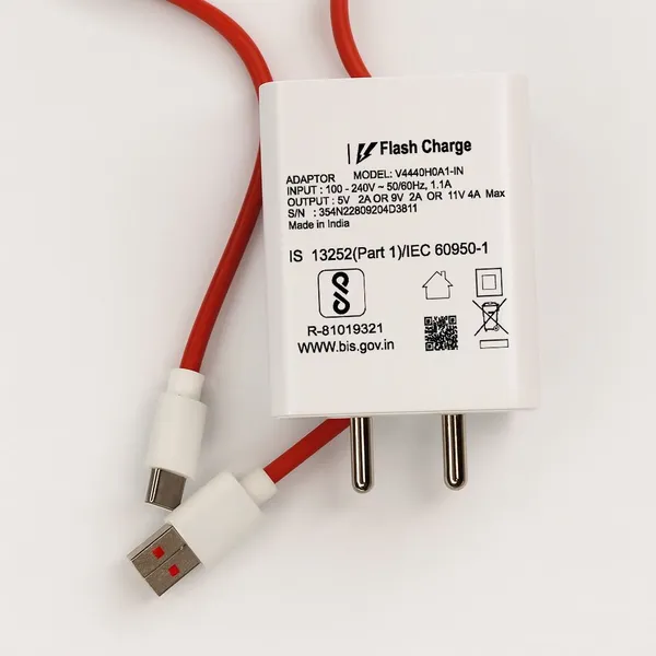 Red_80_W_Supervooc_7_A_Wall_Charger_For_Mobile_With_Detachable_Cable_(Cable_Included)