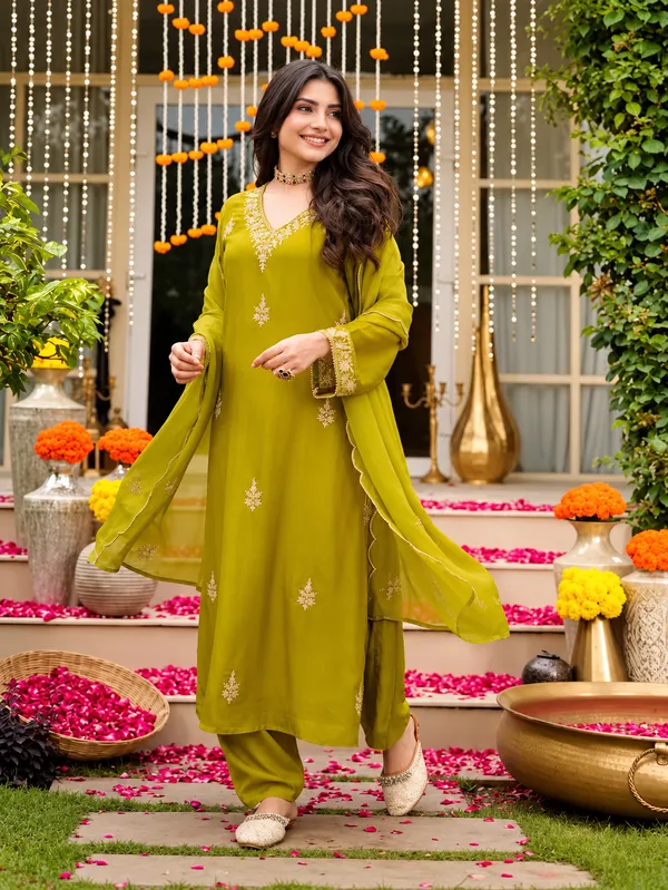 Trending_Anika_Green_Women's_Kurta_Pant_Set_With_Dupatta