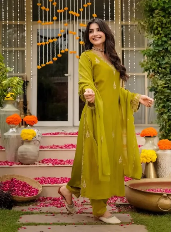 Trending_Anika_Green_Women's_Kurta_Pant_Set_With_Dupatta