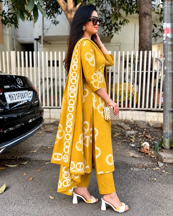 Trending_Anjuma_Yellow_Printed_Vescos_Dress_|_Kurti_Pant_Set_3_PCS