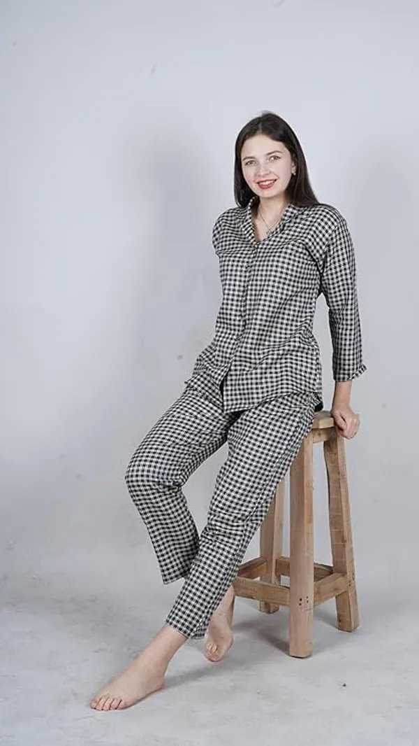 Black_Checkered_Night_Suit_For_Women