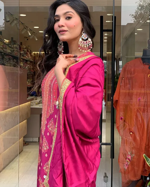 Pink_Pure_Vichitra_Premium_&_Fancy_Design_Kurta_Set_For_Women