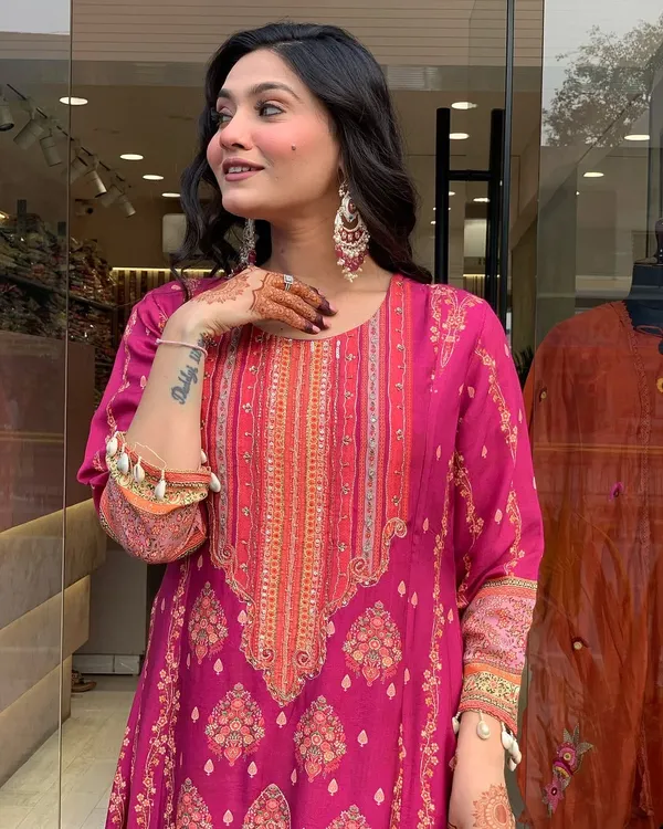 Pink_Pure_Vichitra_Premium_&_Fancy_Design_Kurta_Set_For_Women