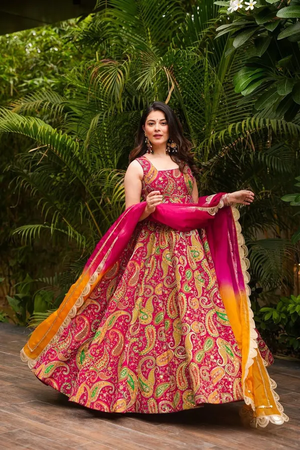 Pink_Organza_Premium_&_Fancy_Design_Anarkali_Set_For_Women