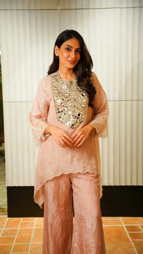 Light_Pink_Crepe_Premium_&_Fancy_Design_Kurta_Set_For_Women