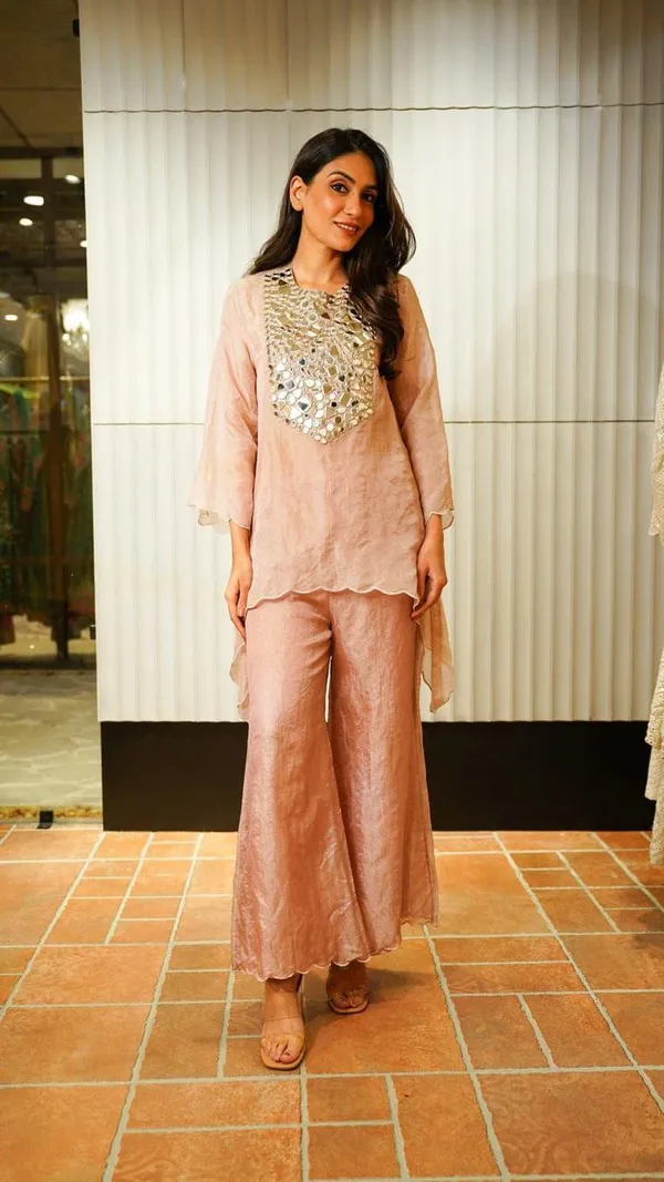 Light_Pink_Crepe_Premium_&_Fancy_Design_Kurta_Set_For_Women