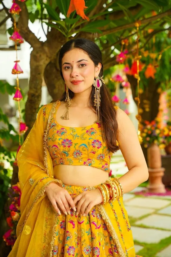 Yellow_Crepe_Premium_&_Fancy_Design_Lehenga_Set_For_Women
