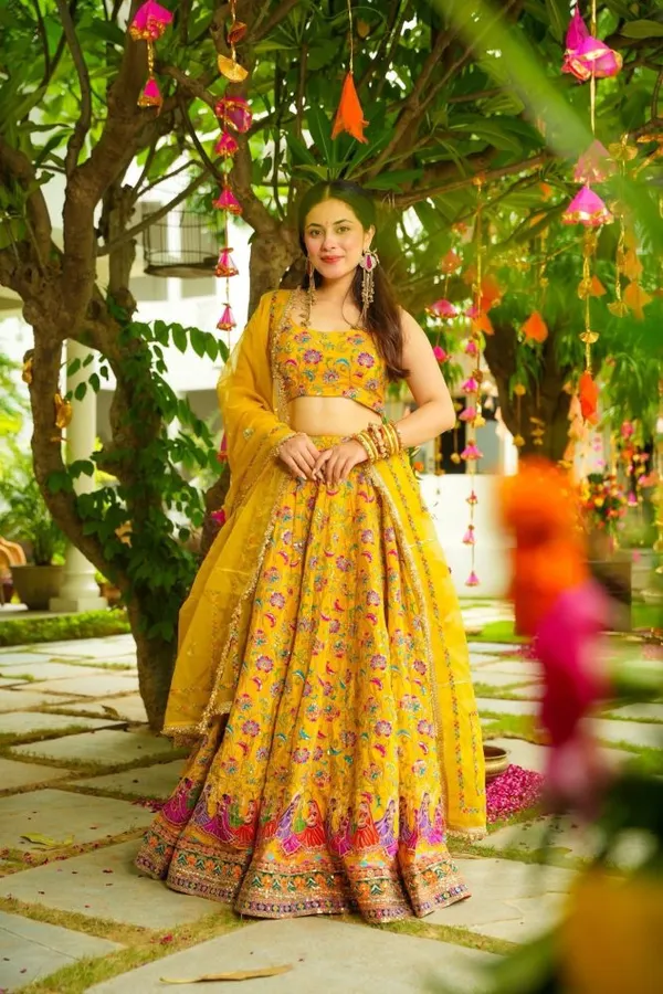 Yellow_Crepe_Premium_&_Fancy_Design_Lehenga_Set_For_Women