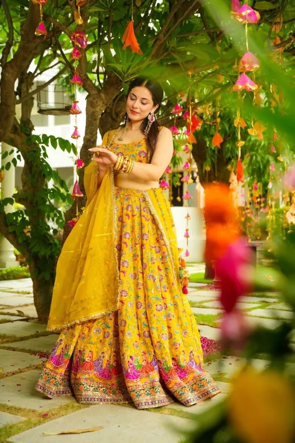 Yellow_Crepe_Premium_&_Fancy_Design_Lehenga_Set_For_Women