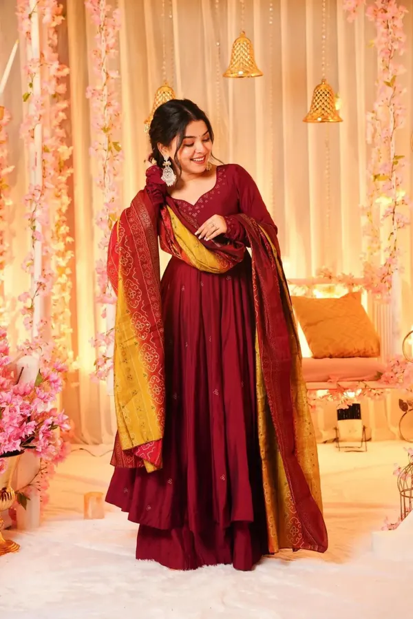Red_Organza_Premium_&_Fancy_Design_Anarkali_Set_For_Women