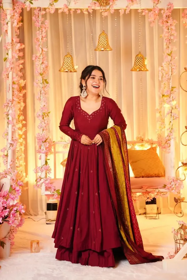 Red_Organza_Premium_&_Fancy_Design_Anarkali_Set_For_Women