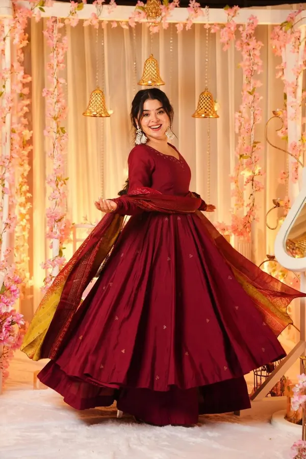 Red_Organza_Premium_&_Fancy_Design_Anarkali_Set_For_Women