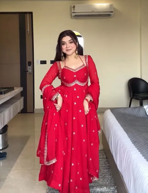 Red_Blooming_Premium_&_Fancy_Design_Suit_Set_For_Women