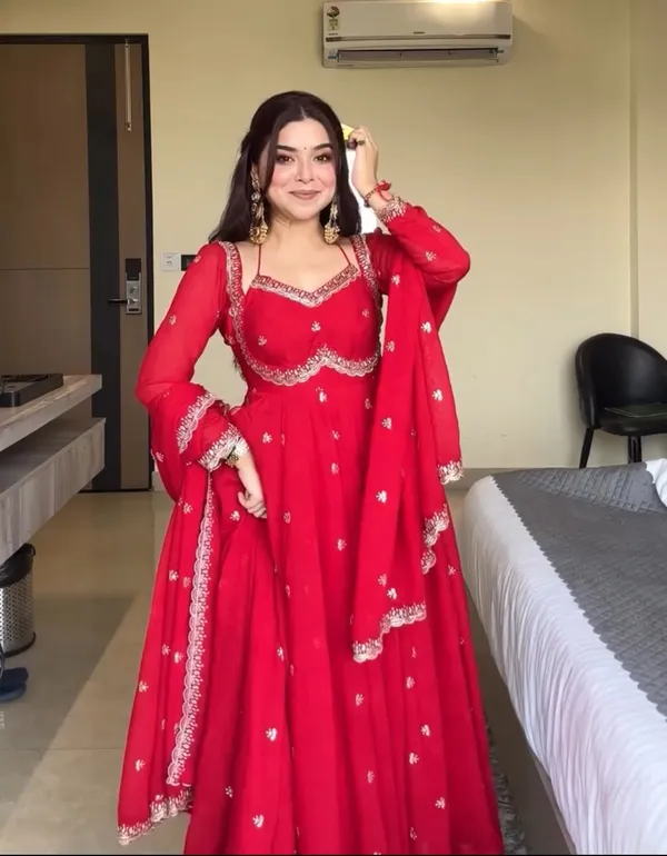Red_Blooming_Premium_&_Fancy_Design_Suit_Set_For_Women