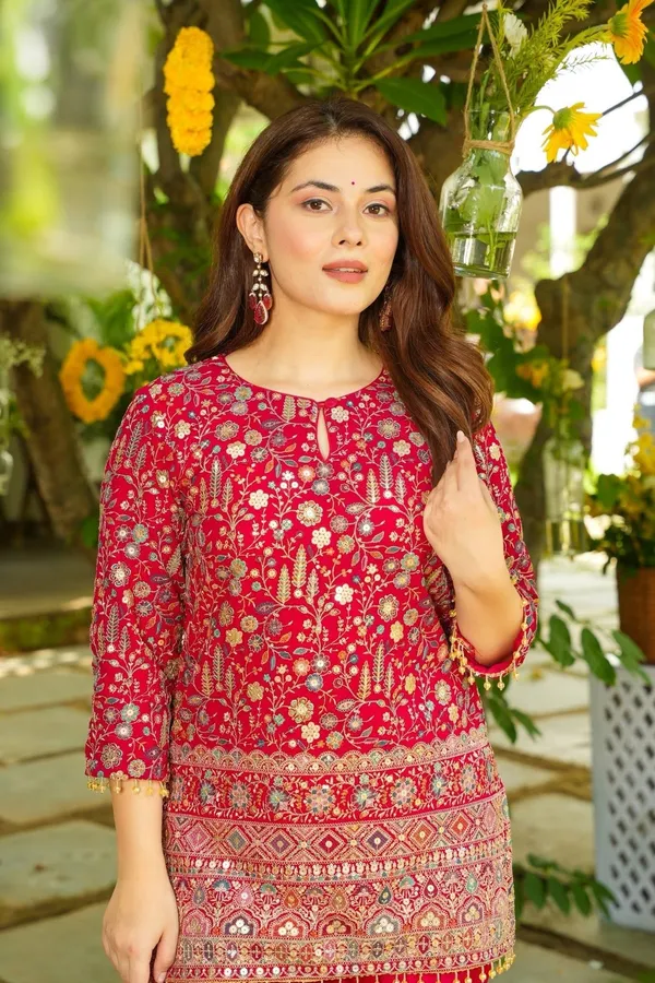 Pink_Georgette_Premium_&_Fancy_Design_Kurta_Set_For_Women