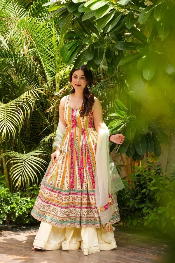 Multicolor_Crepe_Premium_&_Fancy_Design_Suit_Set_For_Women