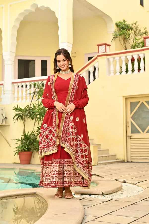 Pink_Blooming_Premium_&_Fancy_Design_Anarkali_Set_For_Women
