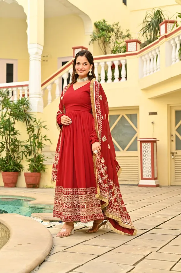 Pink_Blooming_Premium_&_Fancy_Design_Anarkali_Set_For_Women