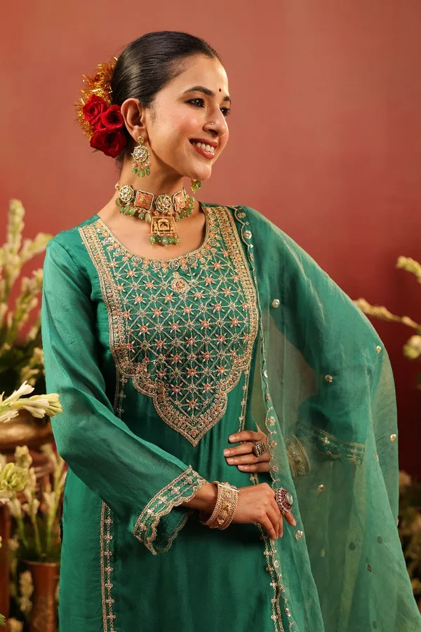 Green_Organza_Premium_&_Fancy_Design_Suit_Set_For_Women