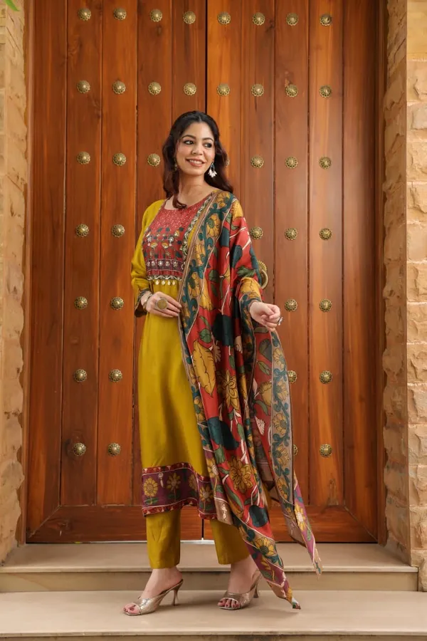 Yellow_Cotton_Premium_&_Fancy_Design_Kurti_And_Pant_Set_For_Women