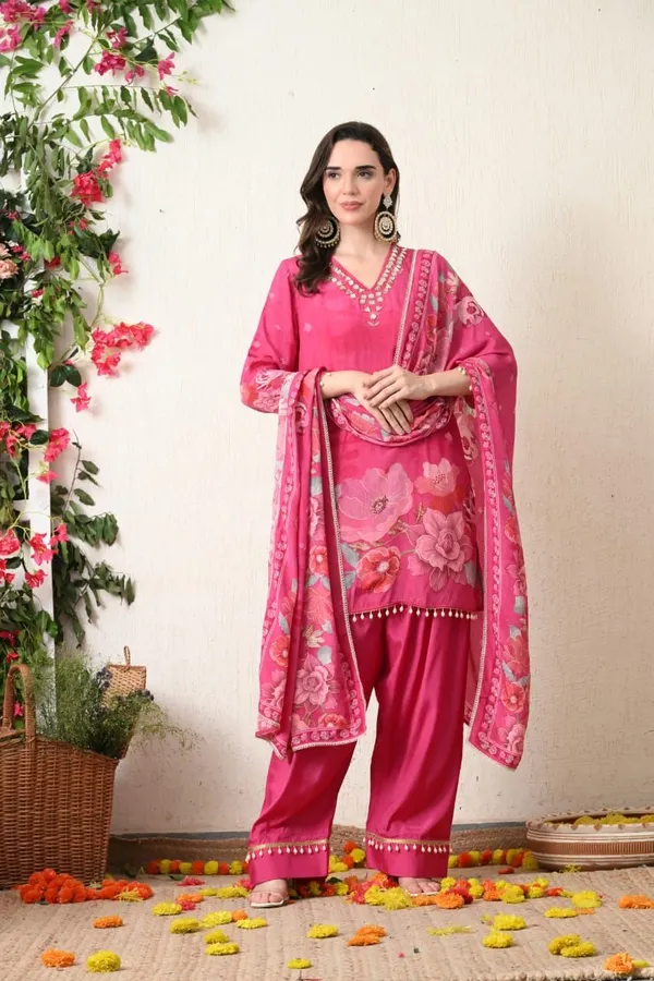 Pink_Crepe_Premium_&_Fancy_Design_Suit_Set_For_Women