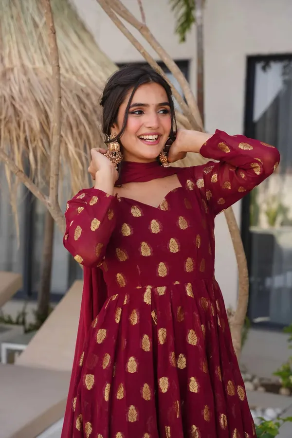 Red_Cotton_Premium_&_Fancy_Design_Suit_Set_For_Women