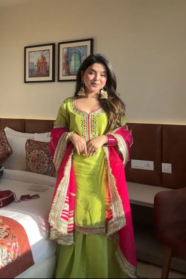 Green_And_Pink_Blooming_Premium_&_Fancy_Design_Sharara_Set_For_Women