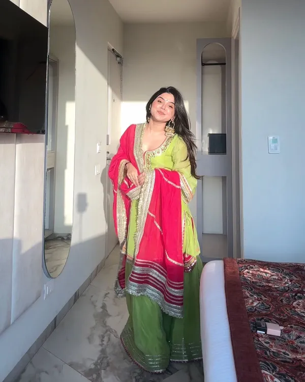Green_And_Pink_Blooming_Premium_&_Fancy_Design_Sharara_Set_For_Women