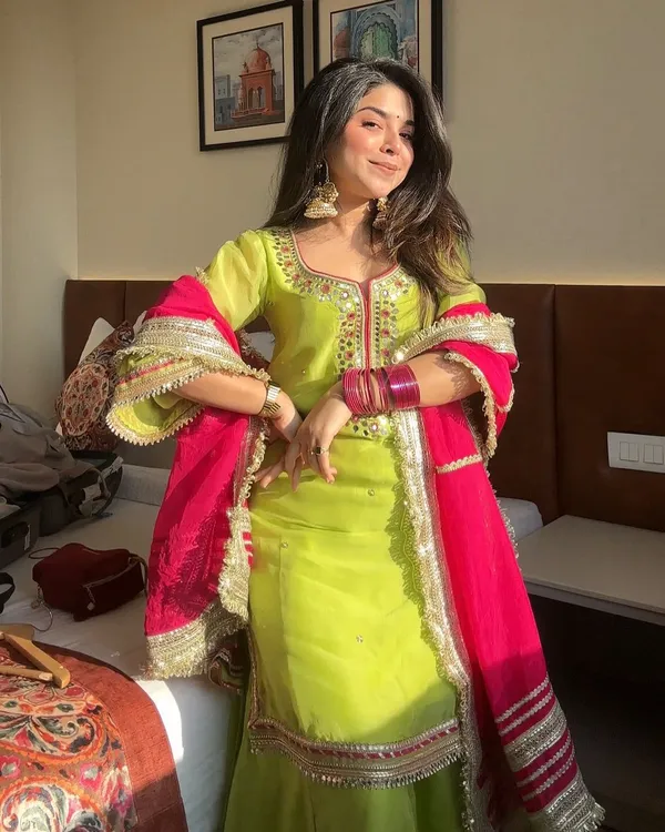 Green_And_Pink_Blooming_Premium_&_Fancy_Design_Sharara_Set_For_Women